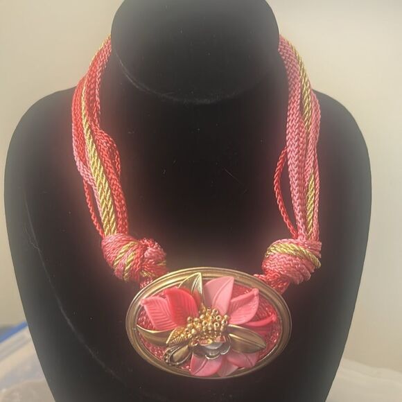 Pretty Pierre Cardin Pink & Gold Statement Choker Lovely Summer Jewellery 37cm - Picture 6 of 6